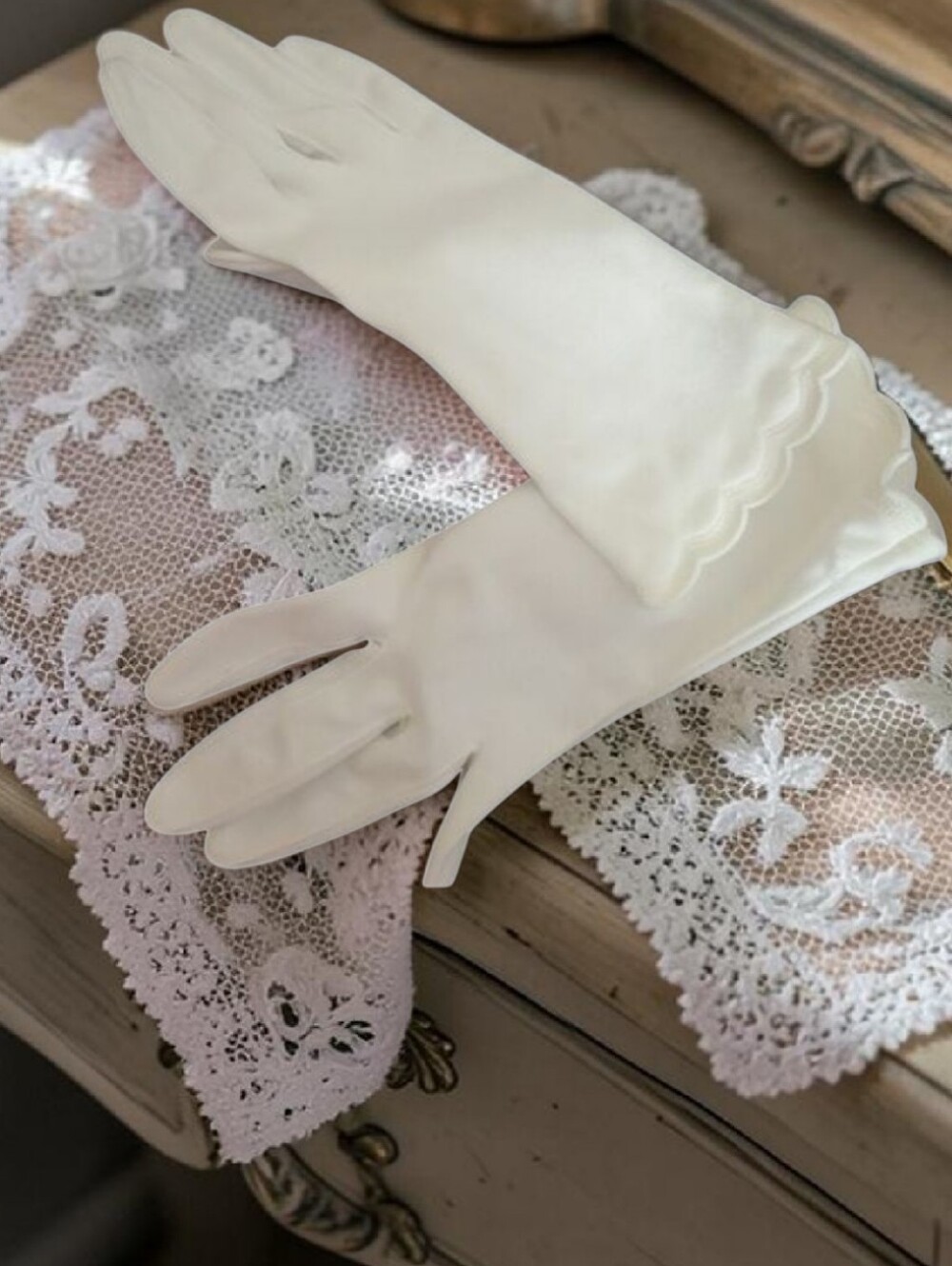 Vintage Fownes White Woven Cotton Dress Gloves Size 6.5